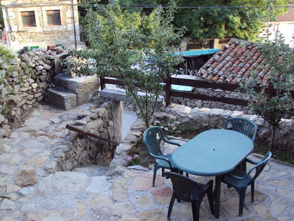 Gasthaus Artesano I Y III Navarredonda Exterior foto