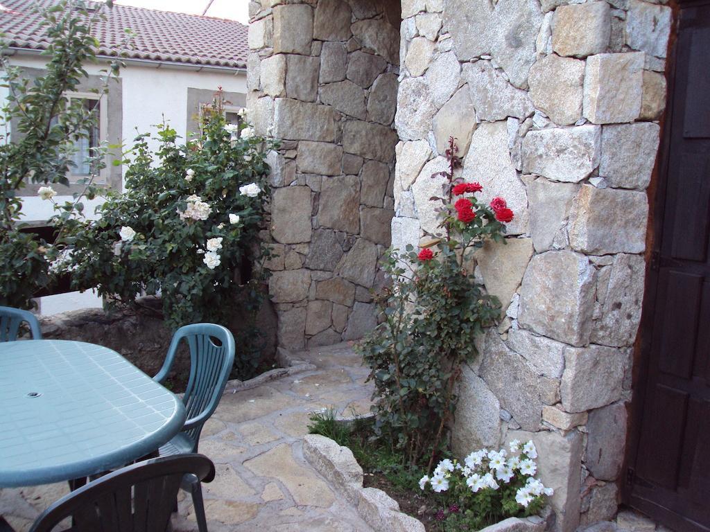 Gasthaus Artesano I Y III Navarredonda Exterior foto